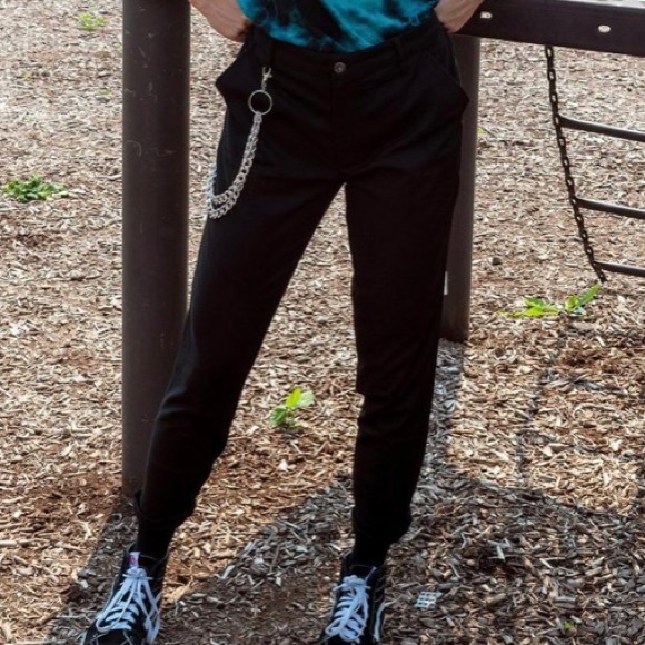 🎉HP🔥HOT TOPIC🔥Black Denim Chain Jogger Pants🔥Measurements in Pics🔥 - Picture 3 of 15